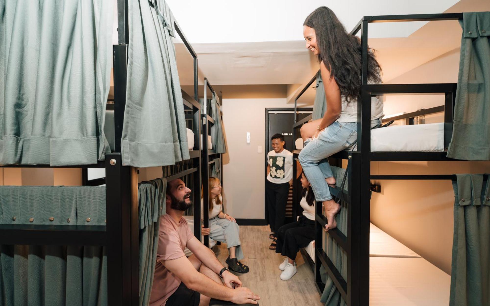 Хостел Mad Monkey Manila Makati City Екстер'єр фото