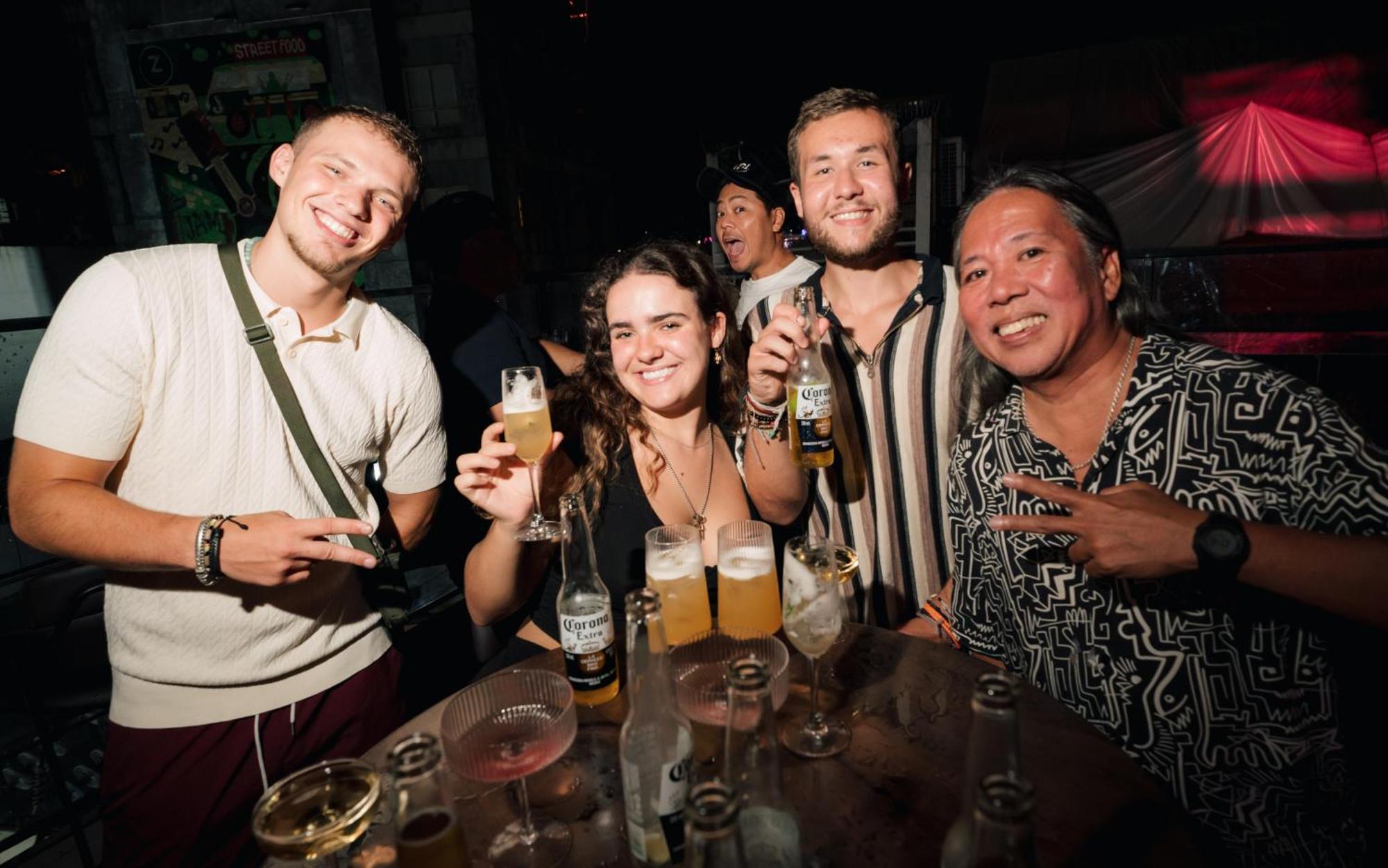 Хостел Mad Monkey Manila Makati City Екстер'єр фото