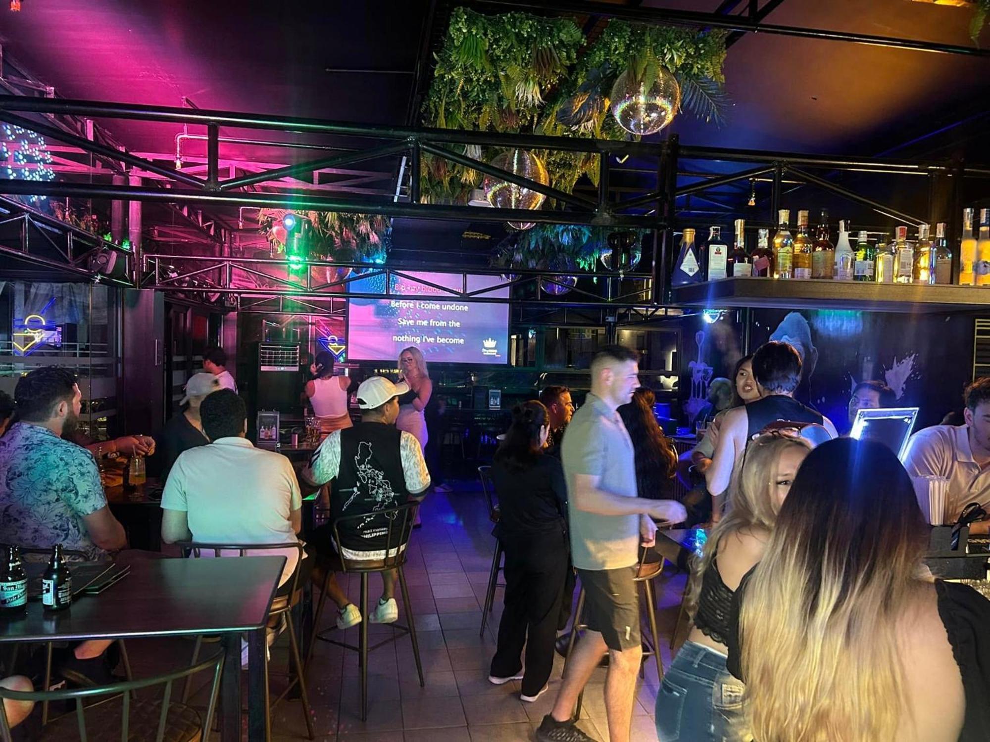Хостел Mad Monkey Manila Makati City Екстер'єр фото